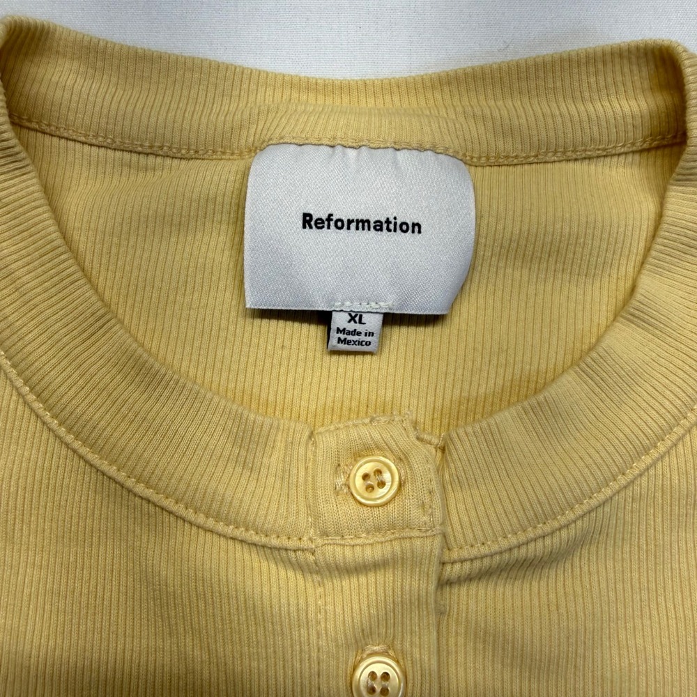Reformation Raelynn Knit Top Blonde Ribbed Button Front Baby Tee XL - Picture 3 of 8